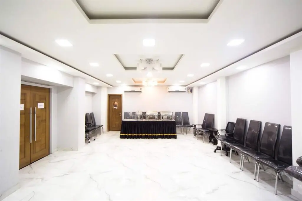 Колката: ZO Rooms Park Street Area