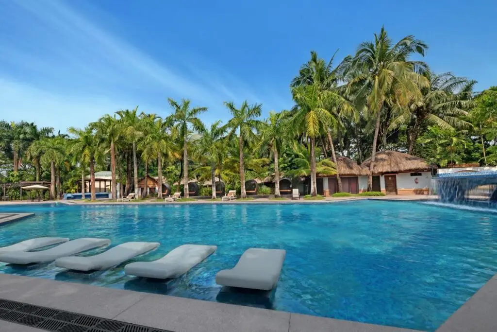 Райчак: Ibiza The Fern Resort & Spa, Kolkata