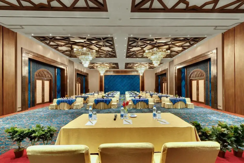 Райчак: Ibiza The Fern Resort & Spa, Kolkata
