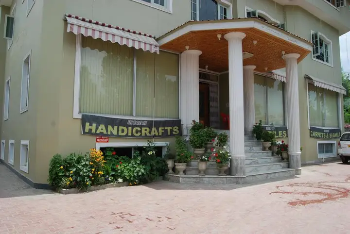 Шринагар: OYO 4642 Hotel Nishat View
