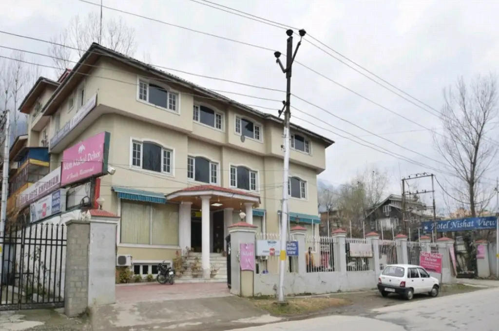 Шринагар: OYO 4642 Hotel Nishat View