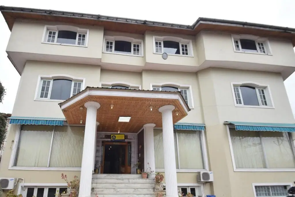 Шринагар: OYO 4642 Hotel Nishat View