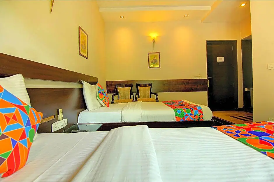 Гуруграм: FabHotel Royal Tulip Sushant Lok II