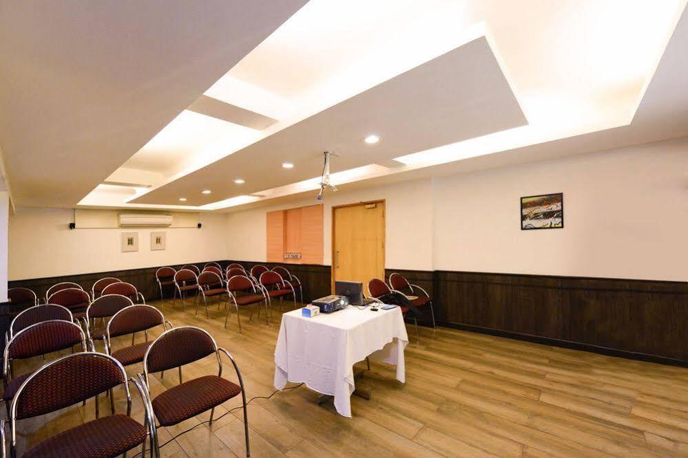 Ахмедабад: ZO Rooms Ashram Road Ellis Bridge