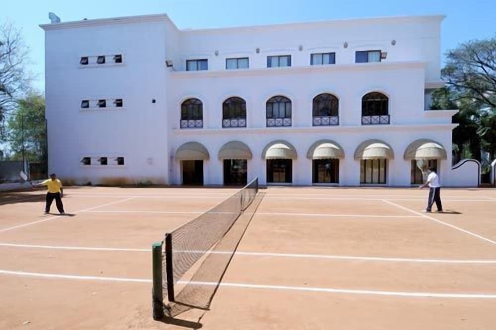 Golden Palms Hotel And Spa — фото 1