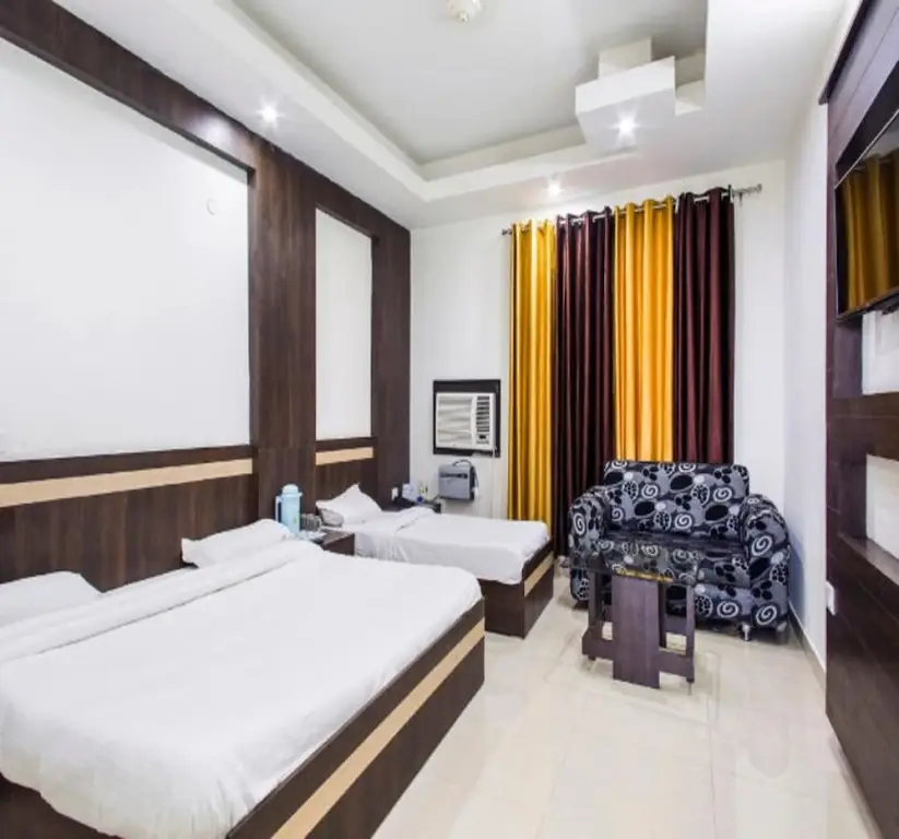 Катра: Hotel Maa Gayatri