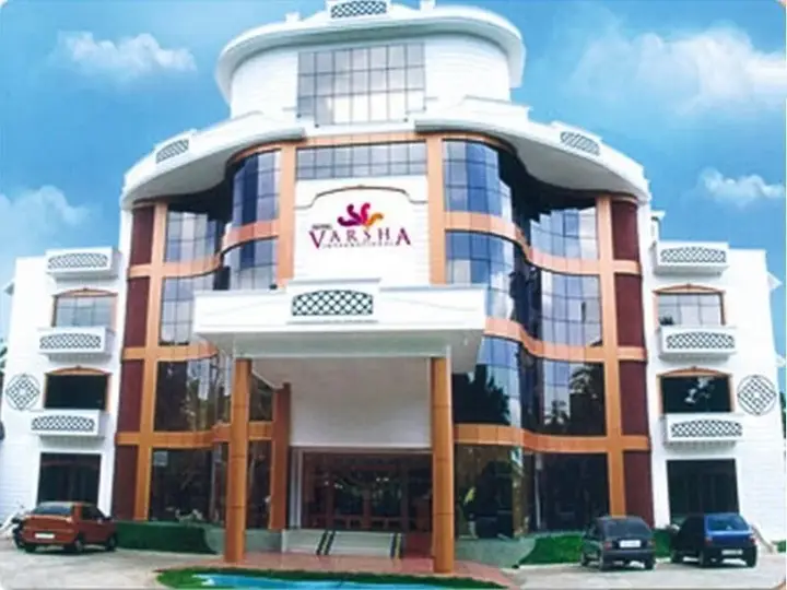 Атирапалли: Hotel Varsha International