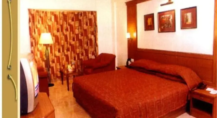 Атирапалли: Hotel Varsha International