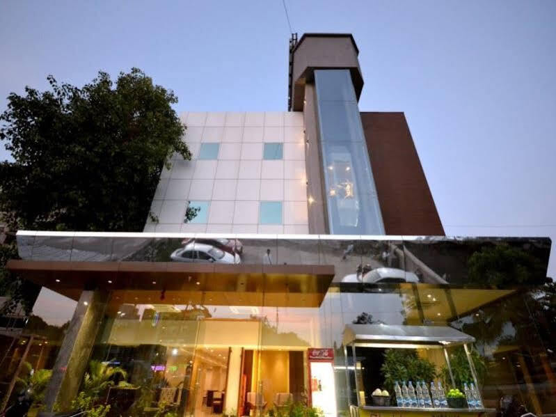 Игатпури: hotel sai yatri
