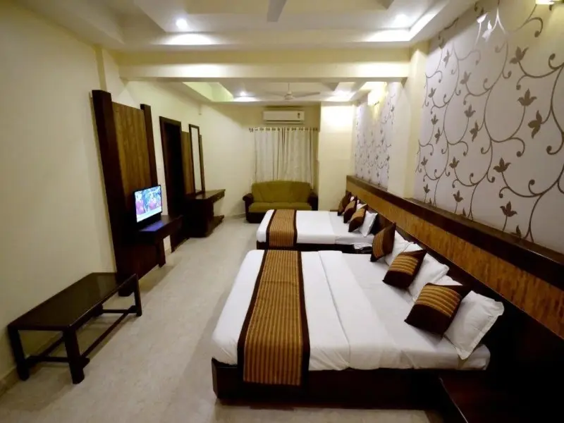 Игатпури: hotel sai yatri