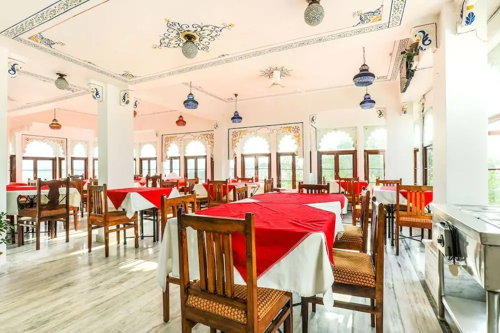 Удаипур: FabHotel Pichola Haveli