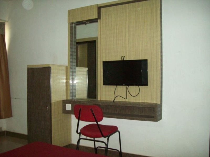 Гандхинагар: OYO 5904 Hotel Midway Inn