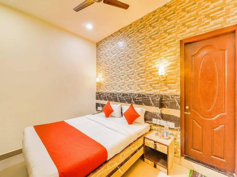 Колката: ZO Rooms Esplanade SN Banerjee Road