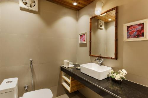 Наинитал: The Bungalows Lake Side Nakuchiatal
