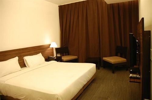 Гуруграм: Hotel Red Earth