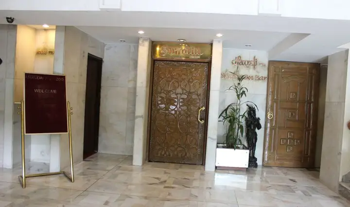 Чандигарх: OYO Premium Sector 26 Madhya Marg