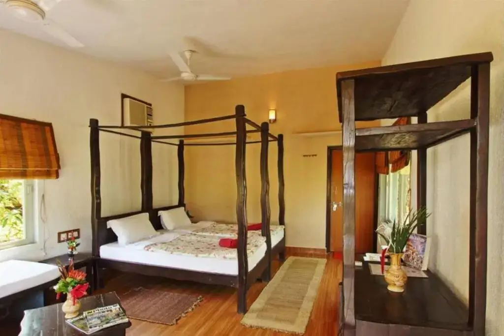 Сазан: Gir Birding Lodge