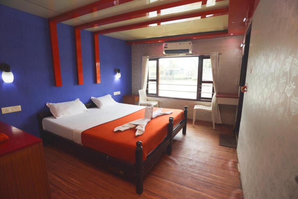 JCT Houseboats — фото 1