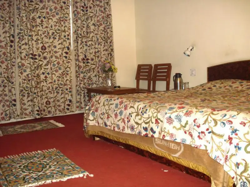 Шринагар: Dandoo Lake Resort
