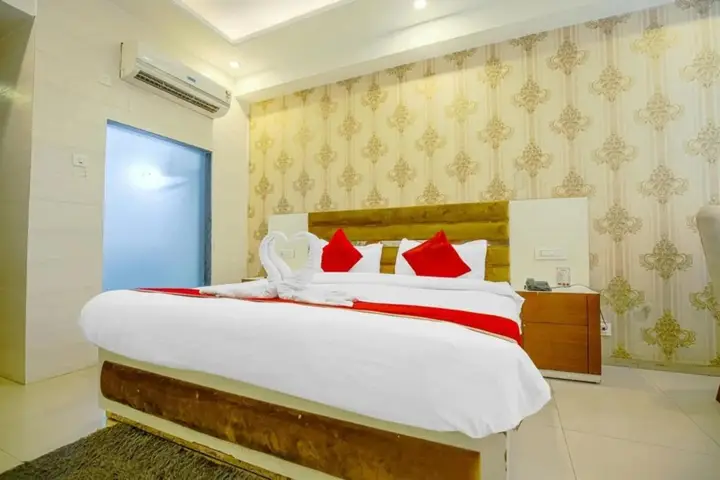 Зиракпур: Silky Resort