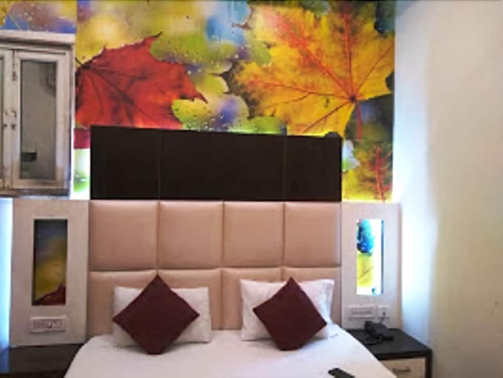 Нью-Дели: Hotel Golden Wings