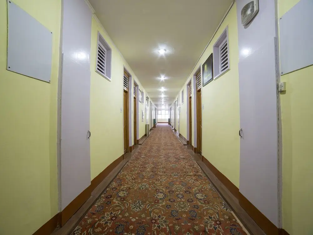Шринагар: OYO 5174 Hotel Pamposh