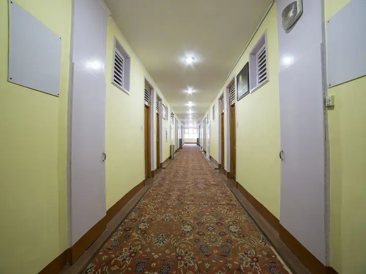 Шринагар: OYO 5174 Hotel Pamposh