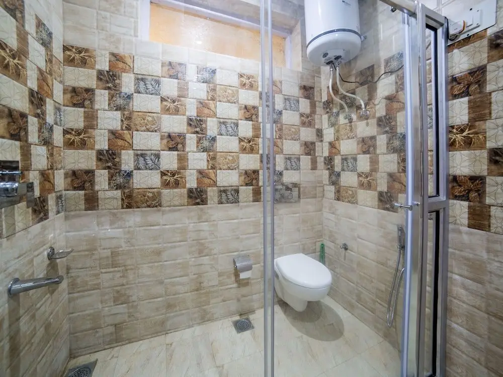 Шринагар: OYO 5174 Hotel Pamposh