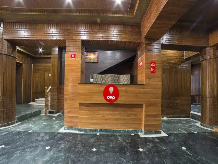 Шринагар: OYO 5174 Hotel Pamposh