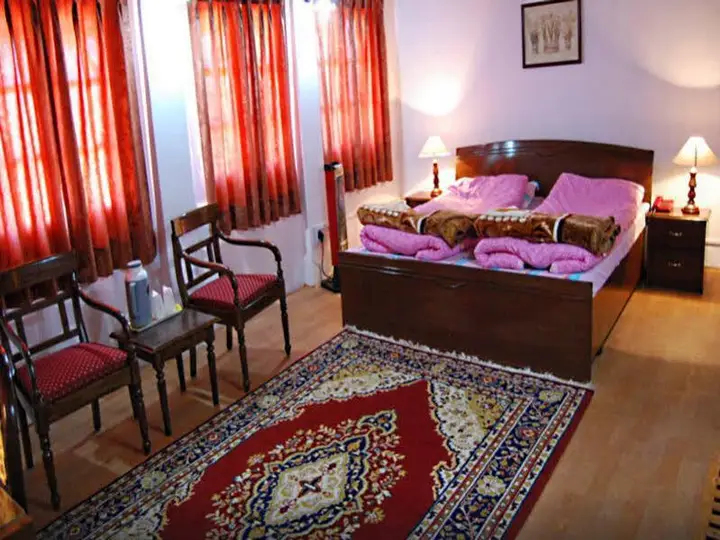 Куфри: Hotel Krishrauni 'The Apple Orchard Inn'