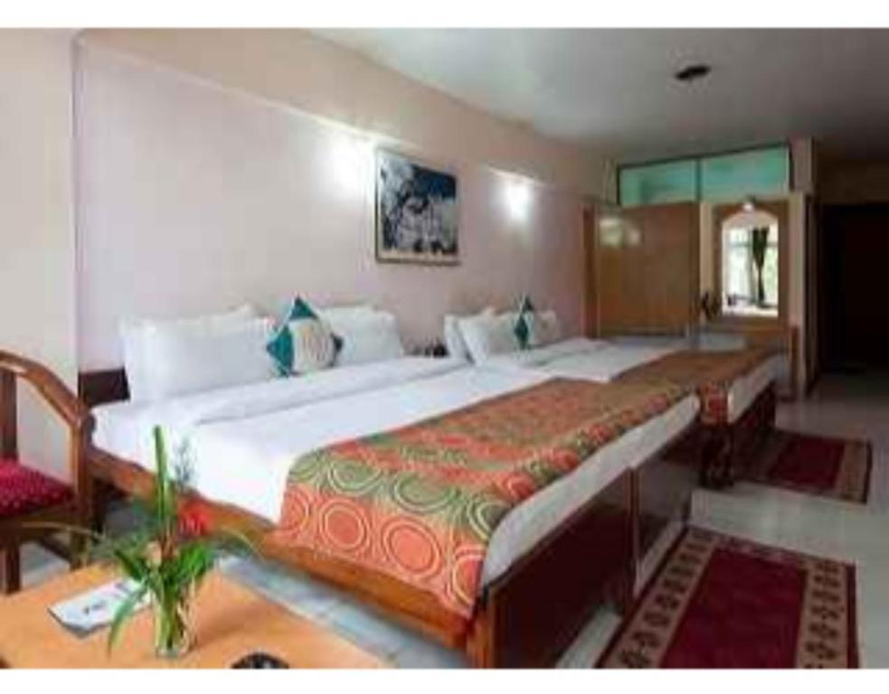 Наинитал: Seasons Hotel