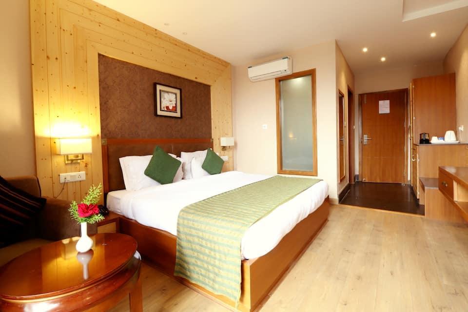 Наинитал: Seasons Hotel