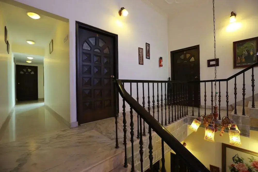 Лакхнау: OYO 8844 Meadows Inn