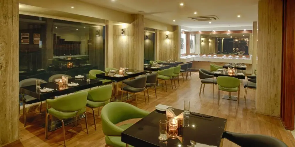 Лакхнау: Arif Castles