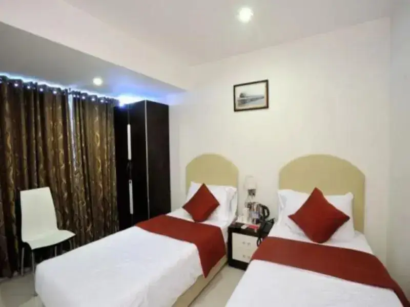 Мумбаи: The Signature Crest Powai - Raheja Nest Apartments