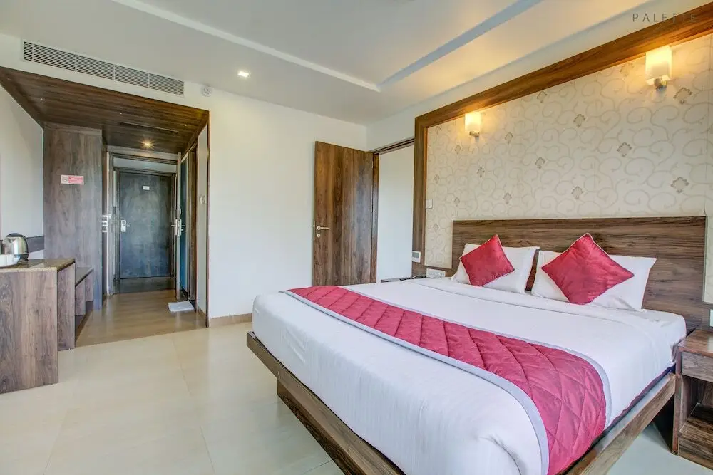 Праяградж: Hotel Saket