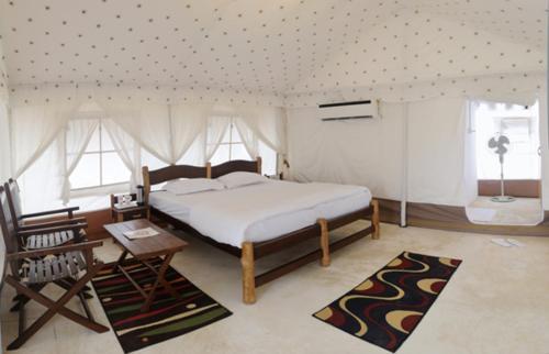Наинитал: Corbett Wood Resort
