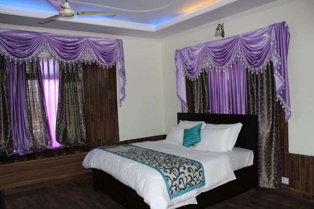 Наинитал: Niharika Palace By Royal Collection