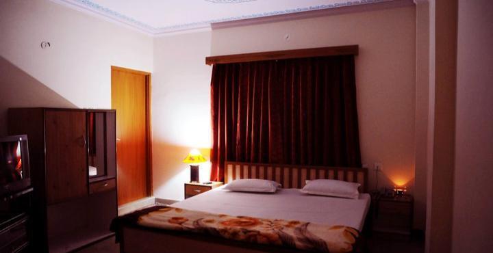 Садри: Shivika Lake Hotel