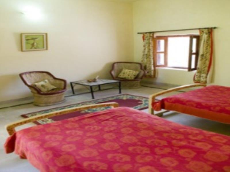 Садри: Shivika Lake Hotel