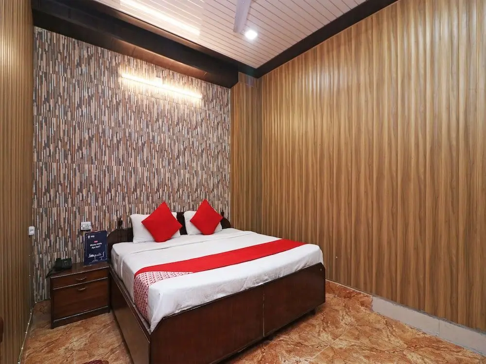 Харидвар: OYO 24473 Anuradha Palace