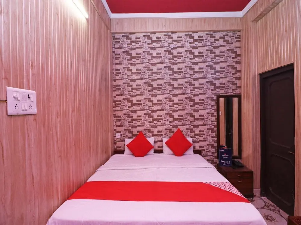Харидвар: OYO 24473 Anuradha Palace