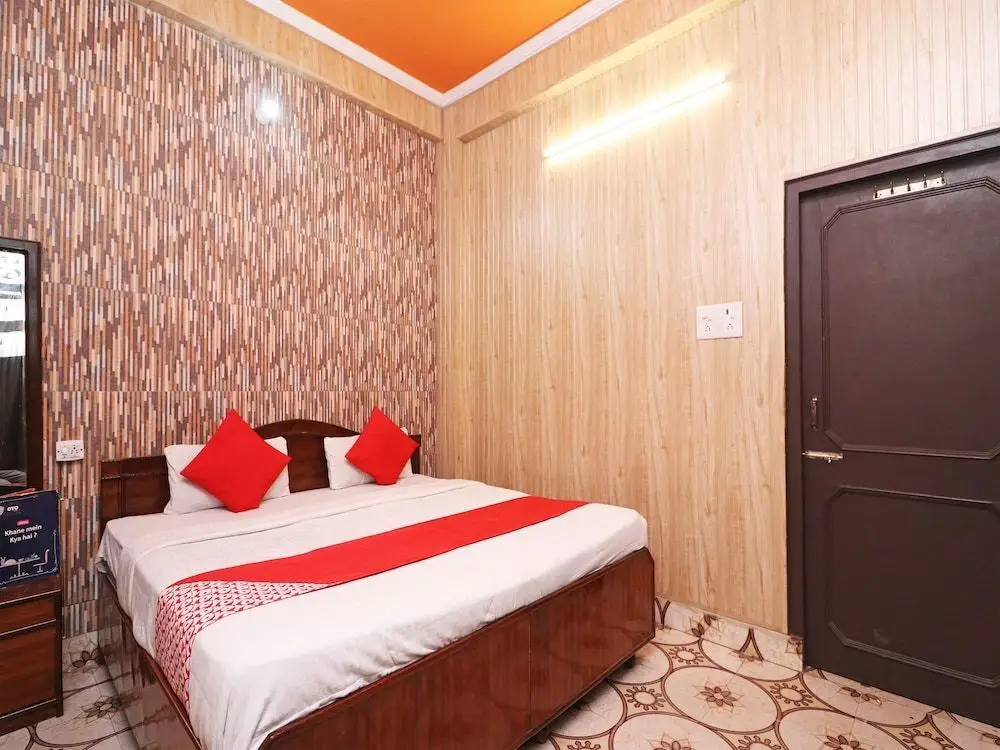 Харидвар: OYO 24473 Anuradha Palace