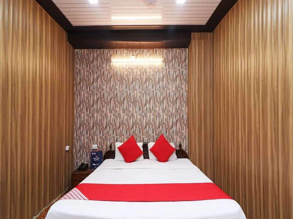 Харидвар: OYO 24473 Anuradha Palace