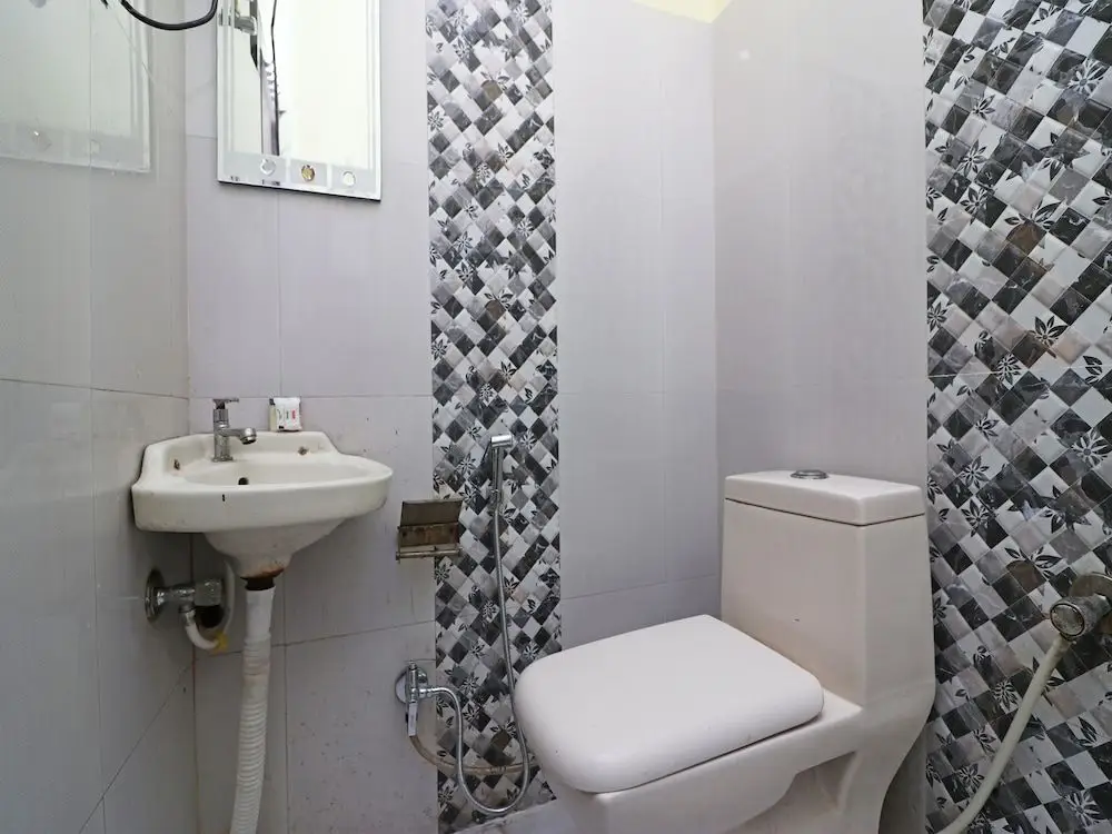 Харидвар: OYO 24473 Anuradha Palace