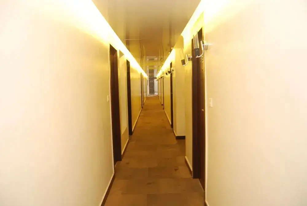 Барейлли: East Lite Hotel