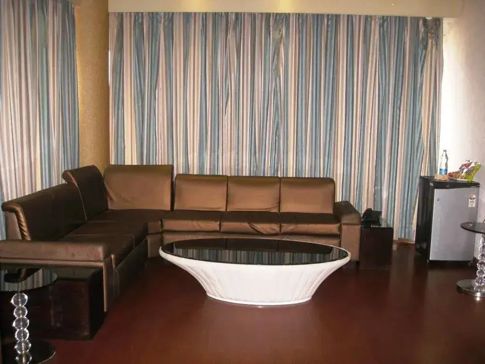 Барейлли: East Lite Hotel