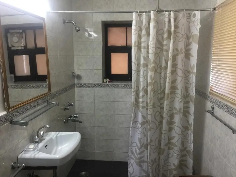 Наинитал: Bob's Place
