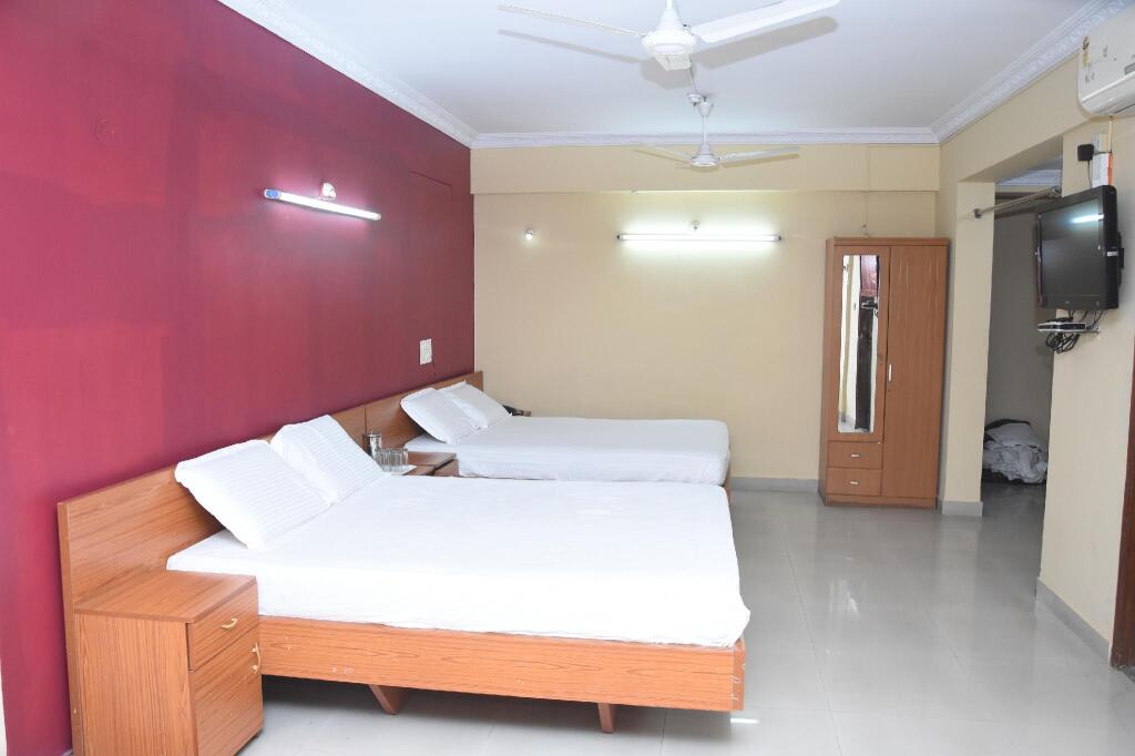 Hotel Surya Residency Majestic — фото 1