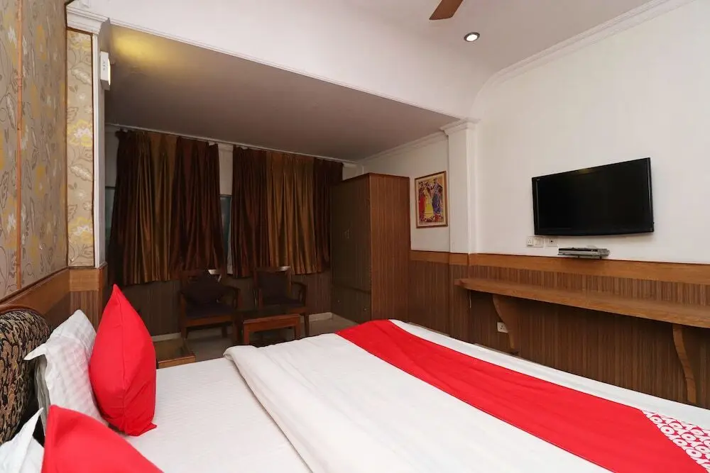 Ховрах: OYO 27878 Highway Inn International